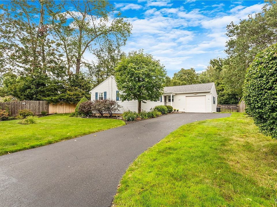 1st image of 204 Iroquois Ln