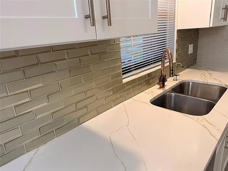 164 Pinewood Ave — Photo 9