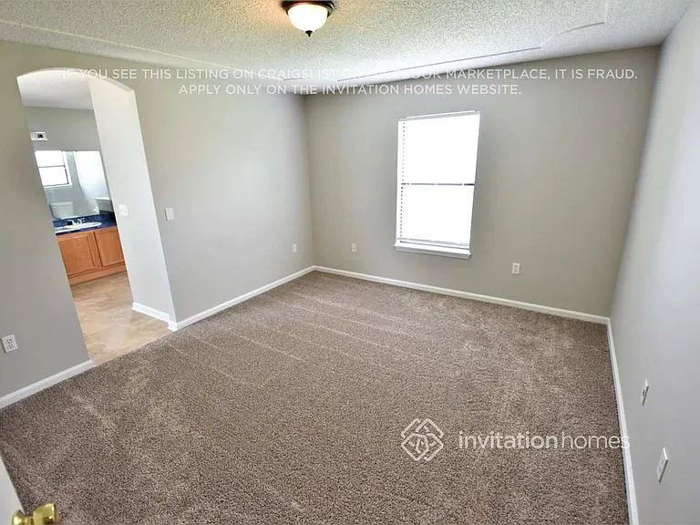9785 Oxford Station Dr — Photo 8