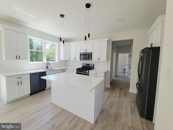 3rd image of 3273 Manaway Ln
