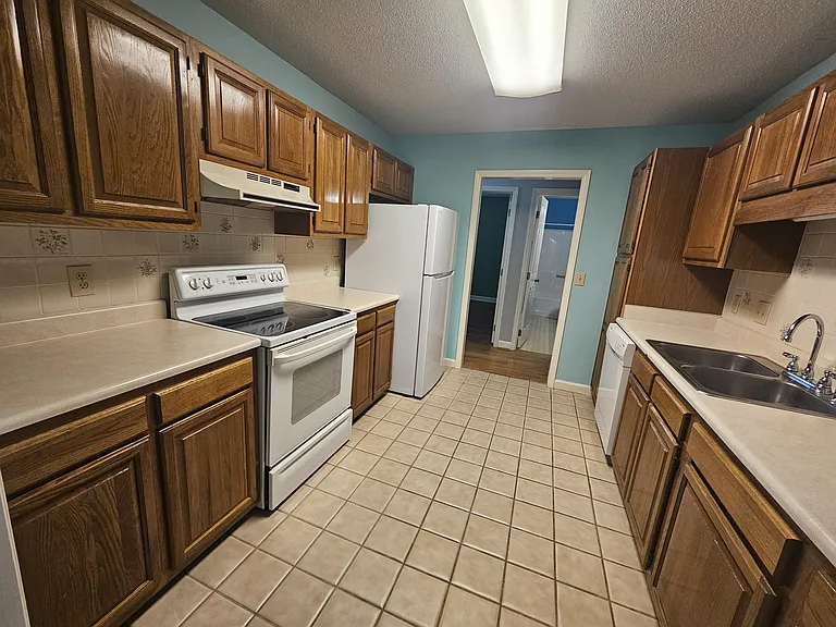 6902 Persimmon Pl — Photo 3