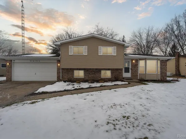 4396 Staunton Dr, Swartz Creek, MI 48473