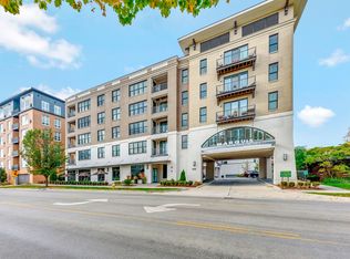 940 Maple Ave #201, Downers Grove, IL 60515