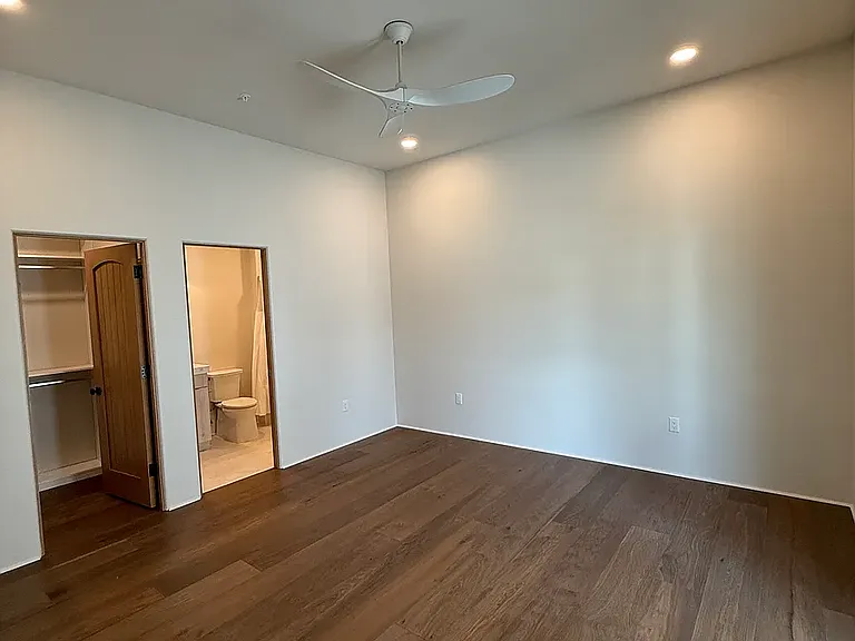 301 W Comstock Ave #4 — Photo 14