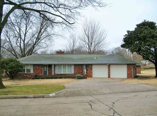 1712 Dover Dr, Ponca City, OK 74604