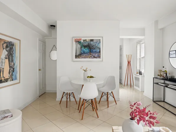 310 East 49th Street image 3 of 5