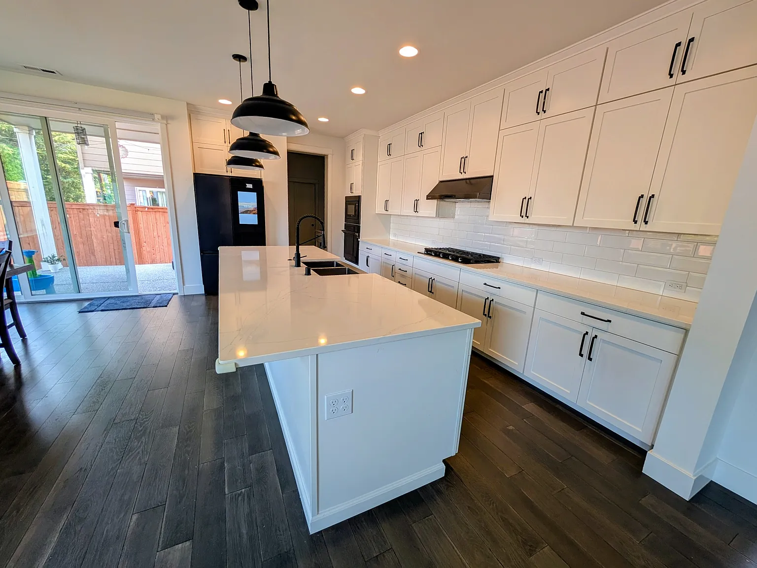5 bed, 2818 sqft, $4,700 — Photo 2