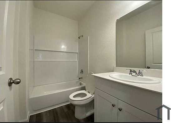 3rd image of 704 Juniper St #Na