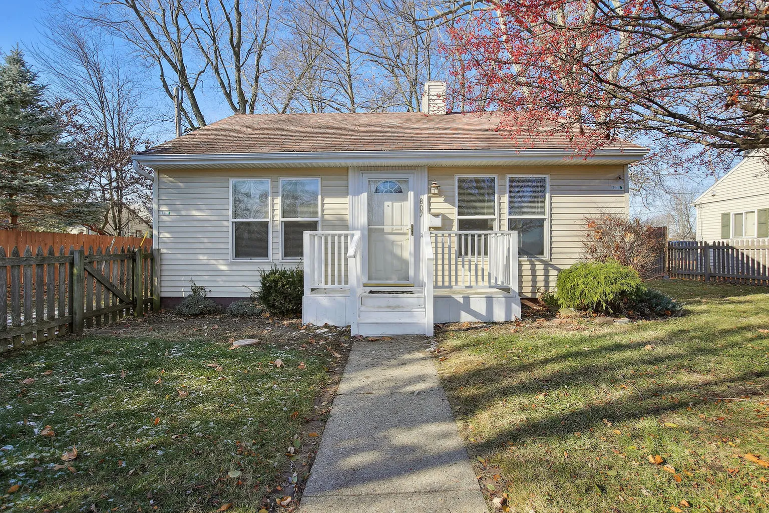 807 N Harris Ave photo 1