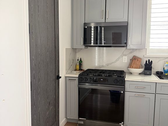 3rd image of 1700 W 1st St #B