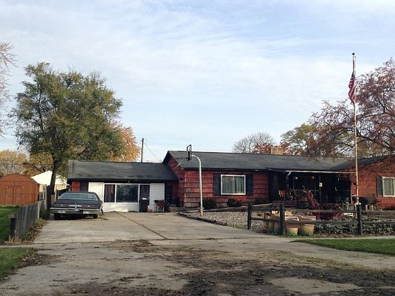 3rd image of 806 Meadowlawn St