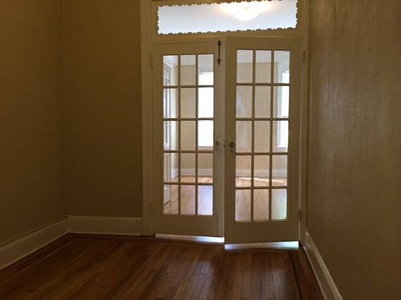 3rd image of 139 Montrose Ave APT 2L