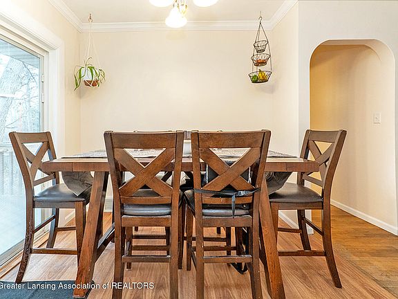 5th image of 2209 Haslett Rd