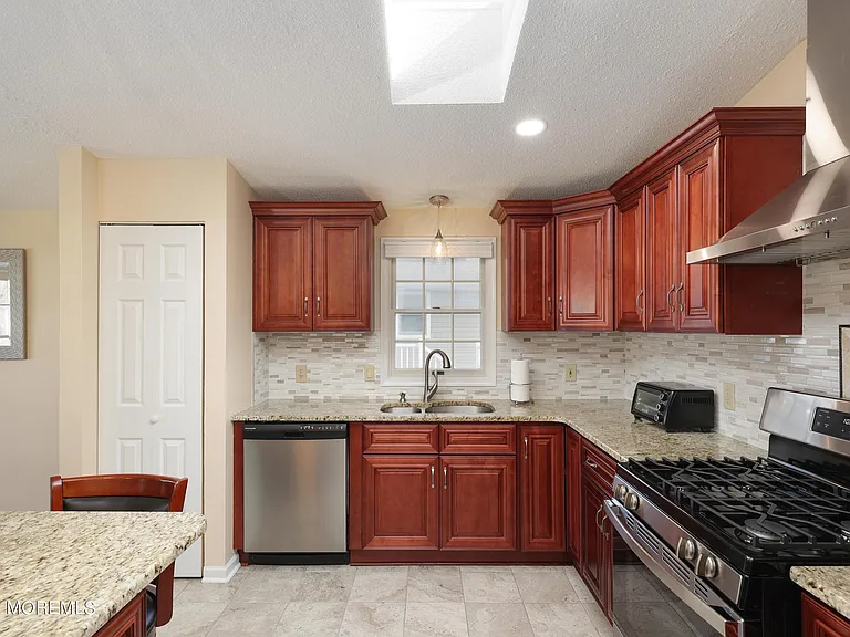16 Pine Tree Ln — Photo 12