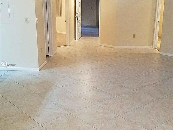 4th image of 2810 N Oakland Forest Dr APT 105
