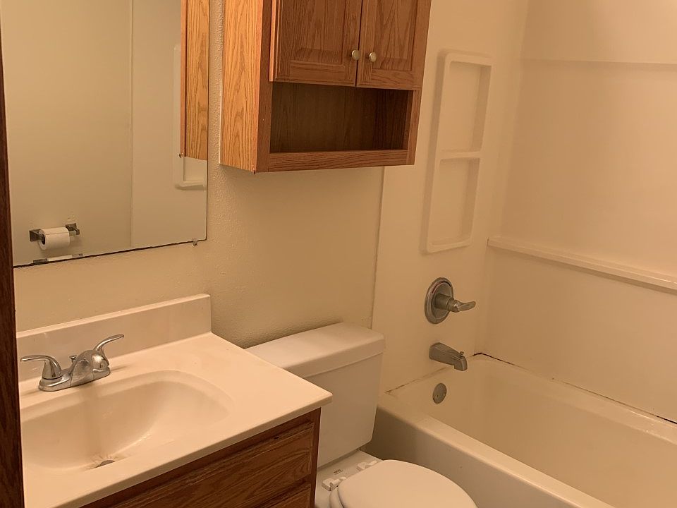 511 6th Ave NE#A Bathroom_11122020