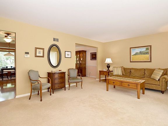 5th image of 2202 E Robinhood Ln