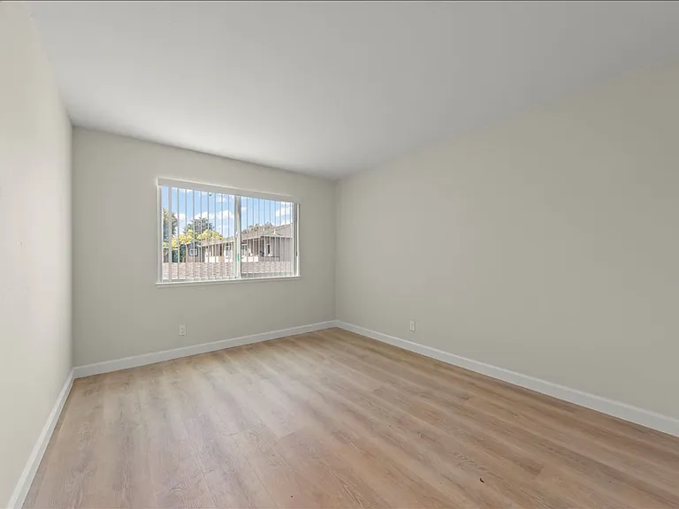 925 Pomeroy Ave — Photo 38