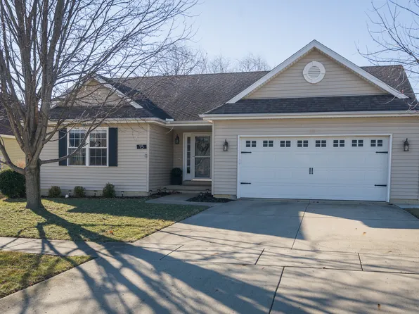 15 Delmar Dr, Clinton, IL 61727