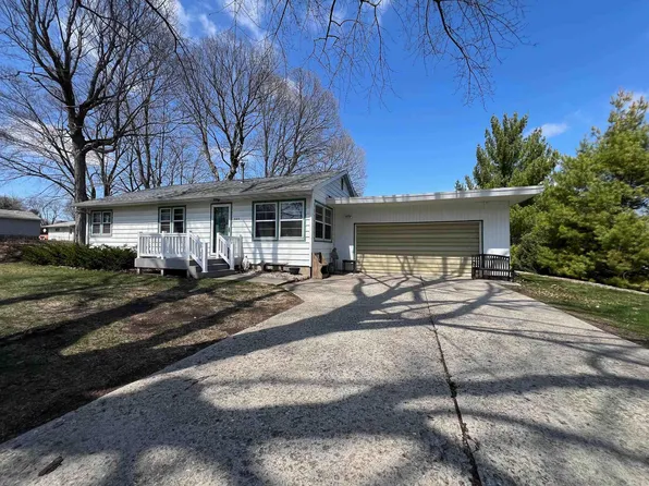 505 W Clark St, Fayette, IA 52142