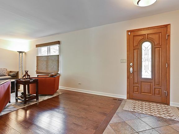 3rd image of 501 Lakeview Dr