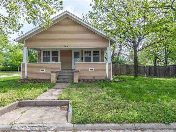 1515 N Oak St, Abilene, KS 67410