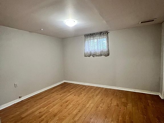 5th image of 5 Watson St #Basement