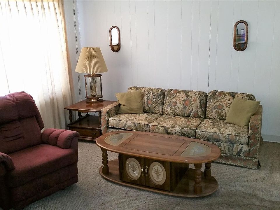 2nd image of 210 Maple St