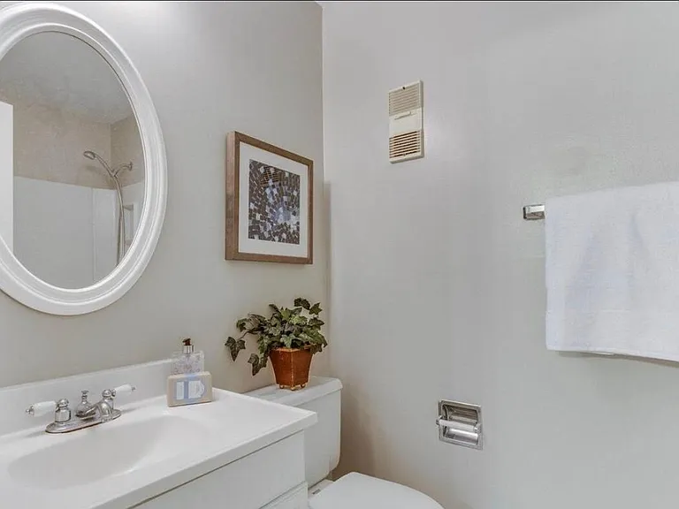 1103 N Taylor St — Photo 8