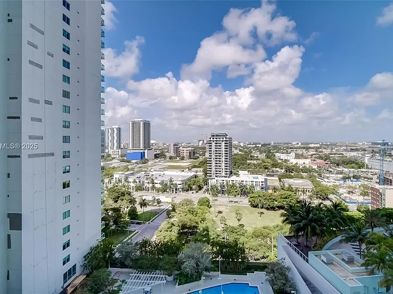 1800 N Bayshore Dr — Photo 5