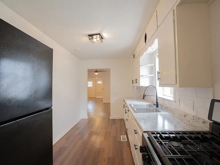 641 Sandusky Ave — Photo 10