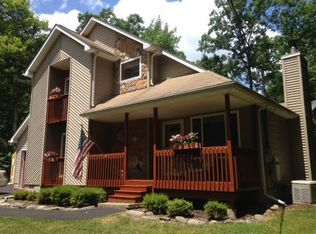 133 Michelle Ln, Dingmans Ferry, PA 18328