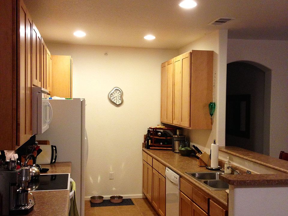 Kitchen (has bar for stools)