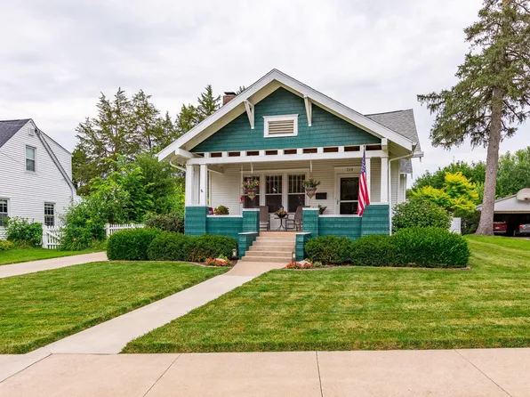 219 Mary Pl, Muscatine, IA 52761