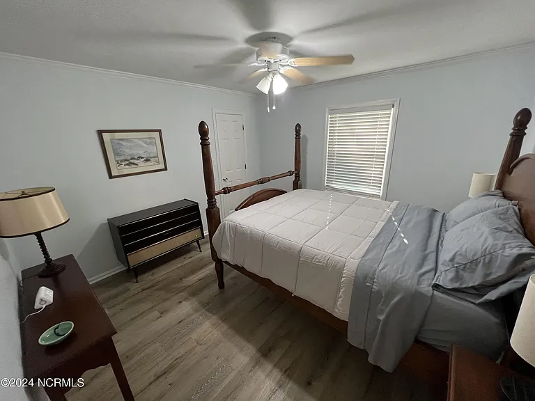 518 Rose Ave — Photo 8