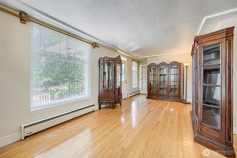 3rd image of 522 N L Street