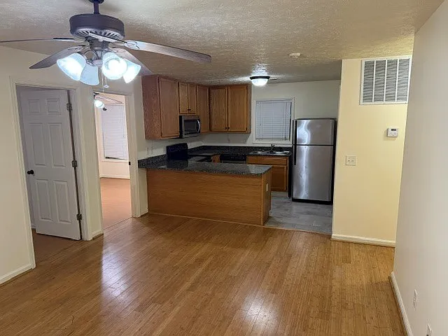 449 N Donahue Dr #C21 — Photo 3