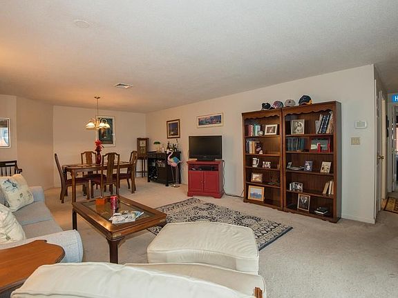 3rd image of 11 Ledgewood Way APT 31