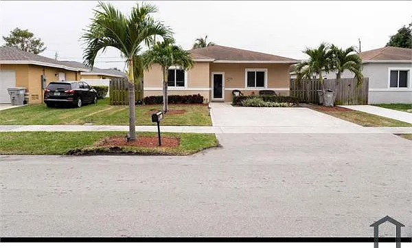 2710 NW 5th St — Photo 2
