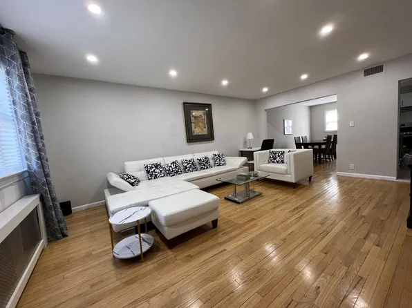 50 College Street image 6 of 31