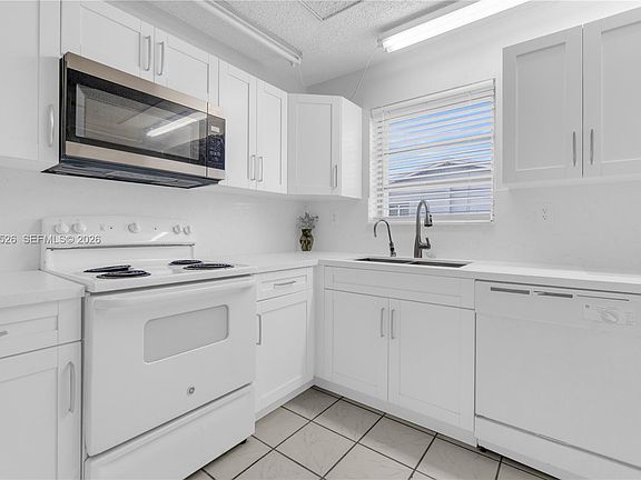 4th image of 21131 NW 30th Ct