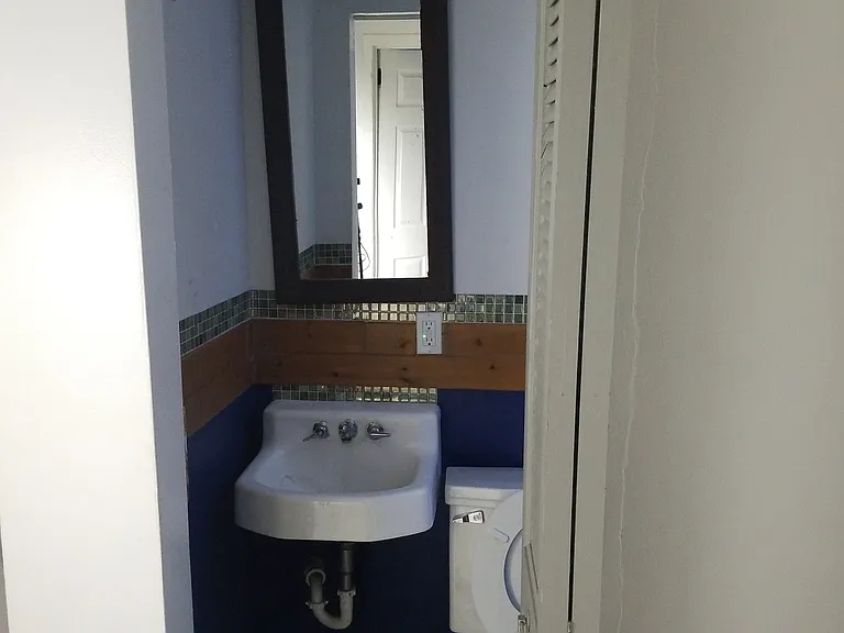 37 Marshall Ave #1/2 — Photo 3