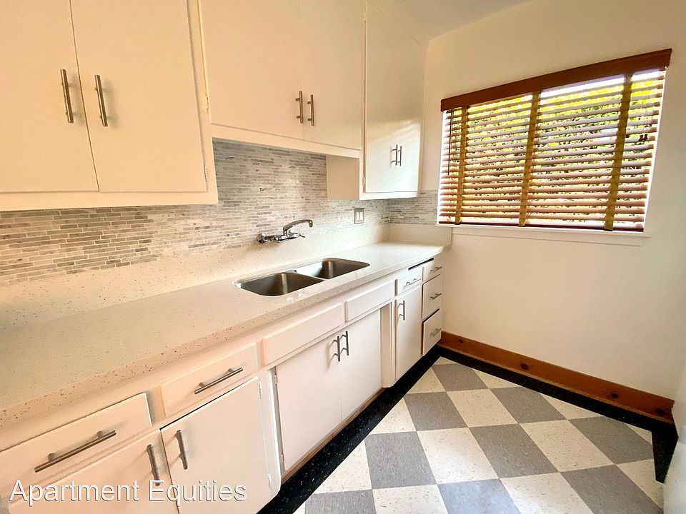 1st image of 3944 Ingraham St APT 7