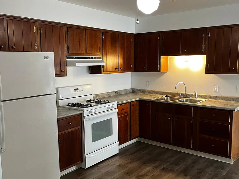 2111 Avalon Cir #2111 — Photo 3