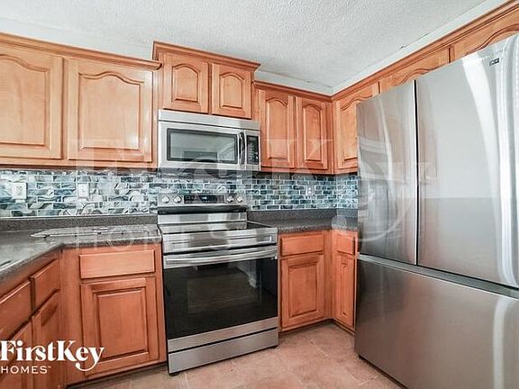 4th image of 2589 Baird Dr