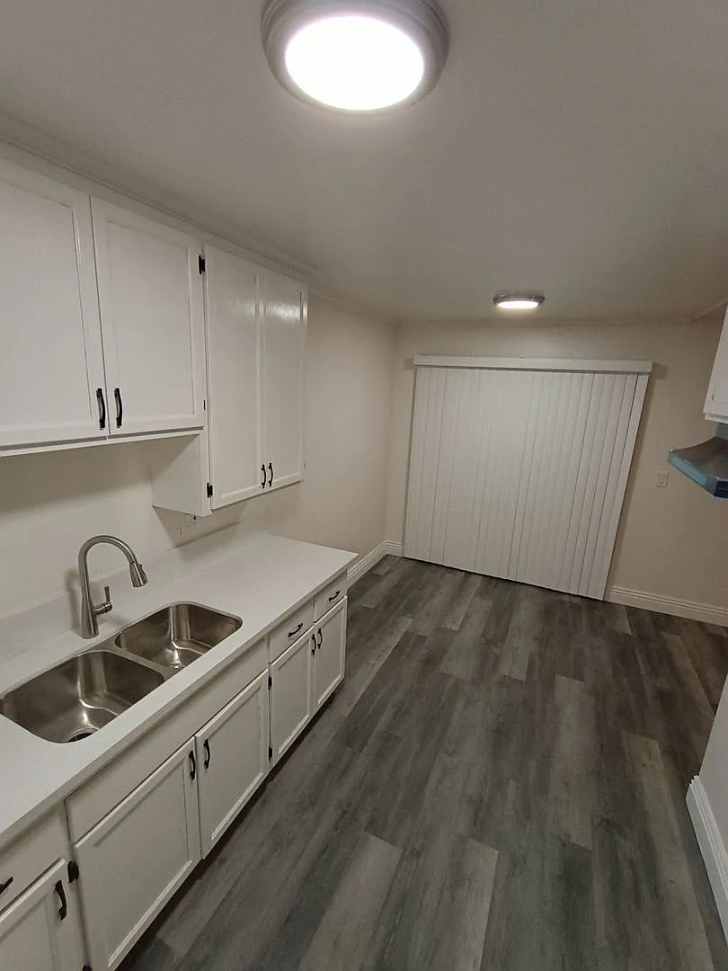 2 bed, 1.0 bath, $2,061 — Photo 3