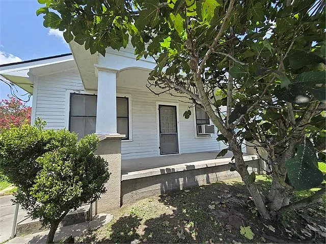 2 bed, 1.0 bath, 1372 sqft, $1,200 — Photo 3