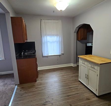 5th image of 9109 Argyle Ave