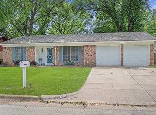 1710 Windsor Dr, Arlington, TX 76012