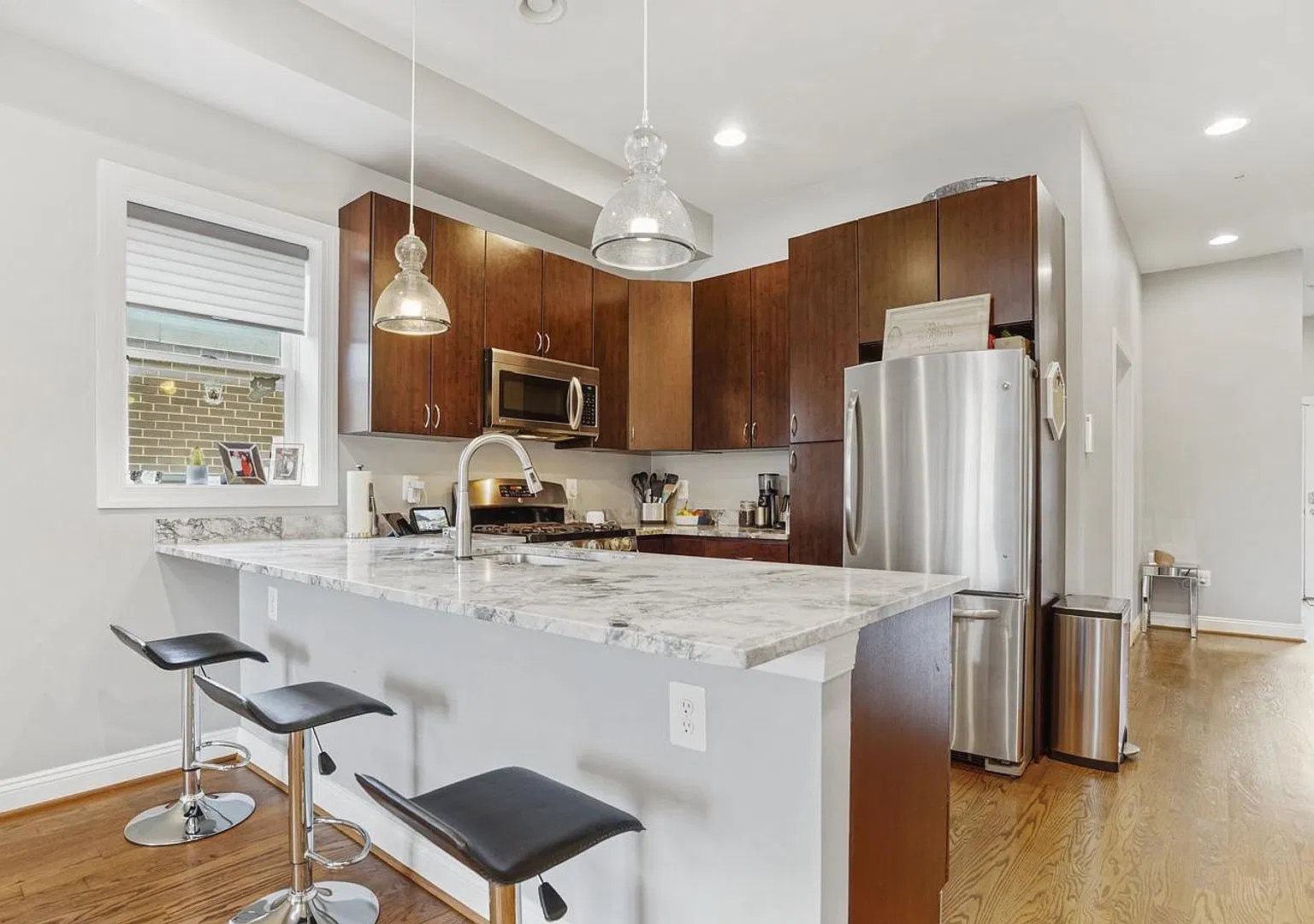 Stunning 3-bedroom, 2.5-bath two-level penthouse with den in historic Shaw, featuring soaring cei... — Photo 4